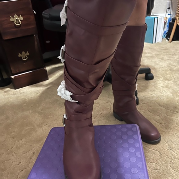 Brand Keira flat boot - Picture 8 of 9